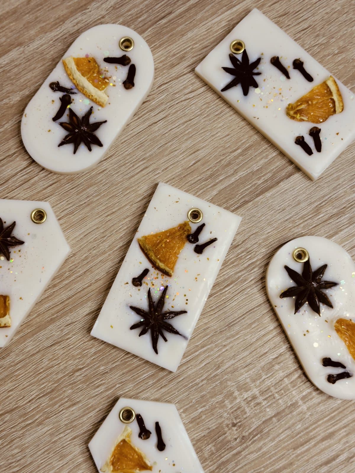 Suspension parfumée végétale avec fleurs séchées